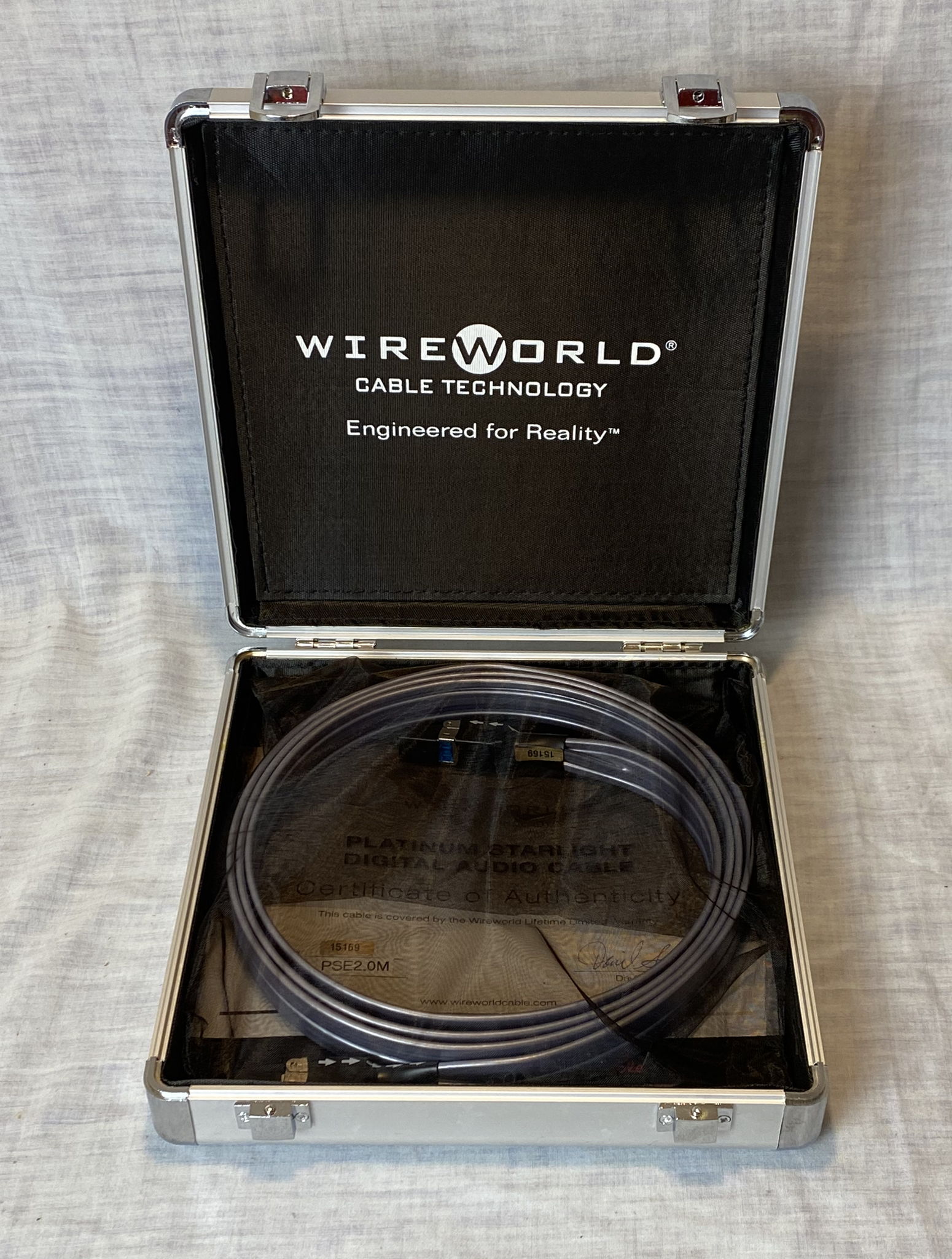 Wireworld Platinum Eclipse 8 Ethernet, 2m, demo with wa... 2