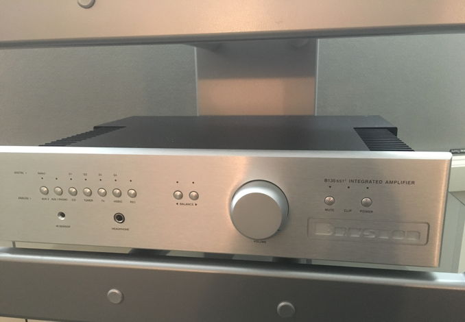 Bryston b135 SST2 Integrated Amp w MM Phono Stage