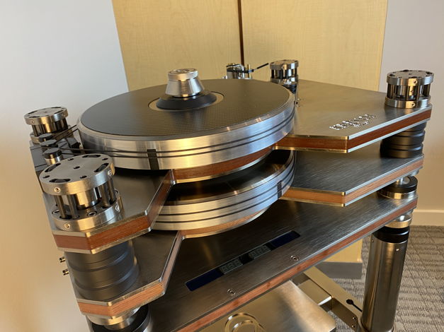 Kronos Pro Limited Edition with Black Beauty tonearm an...