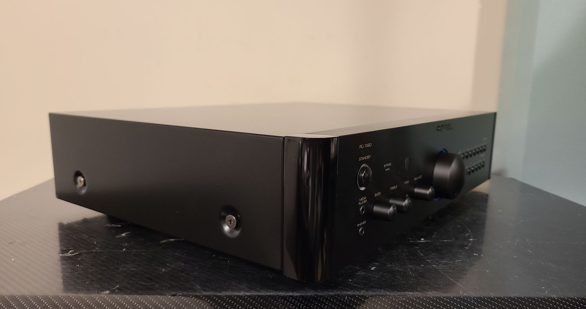 Rotel RC-1580 Stereo Preamplifier 4