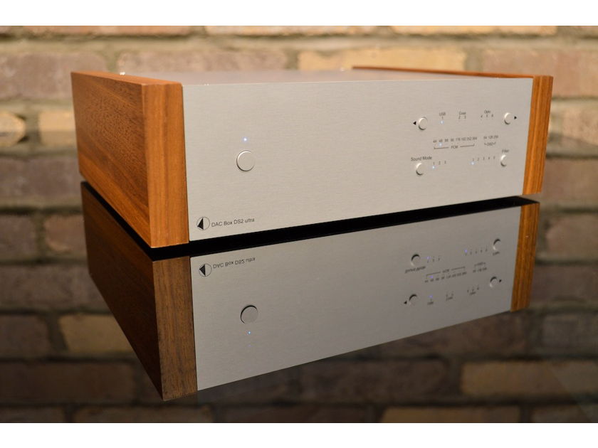 Pro-Ject Audio Systems DAC Box DS2 Ultra - Silver w/ Walnut Side Panels