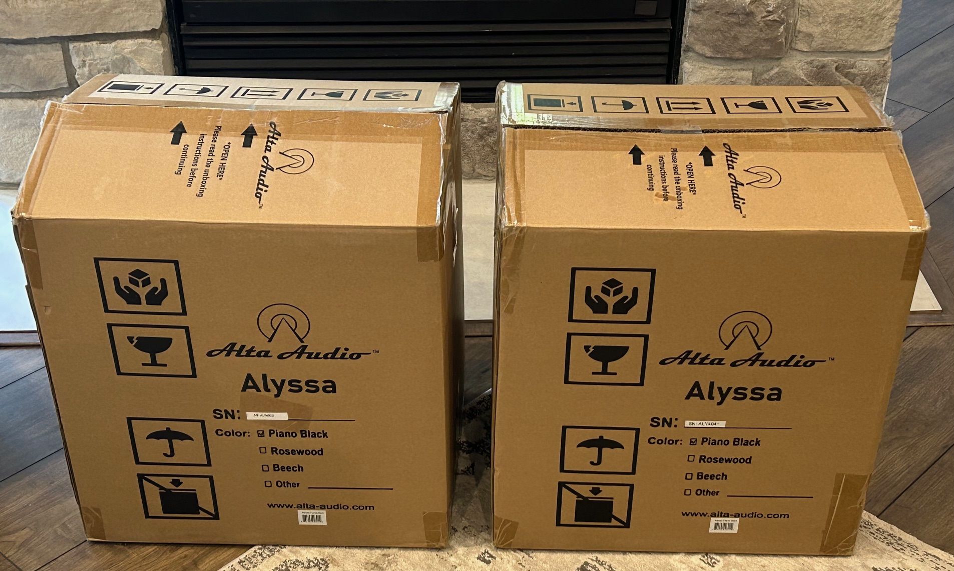 Alta Audio Alyssa speakers gloss black in original boxe...