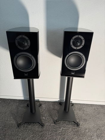 Gauder Akustik Capello 40 speakers in black gloss with ...