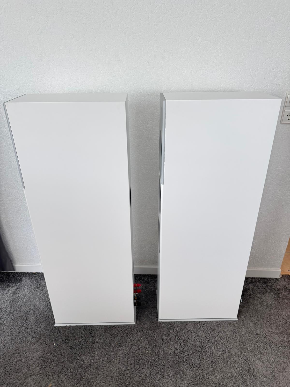 Burmester B28 speakers in white from 2025 7