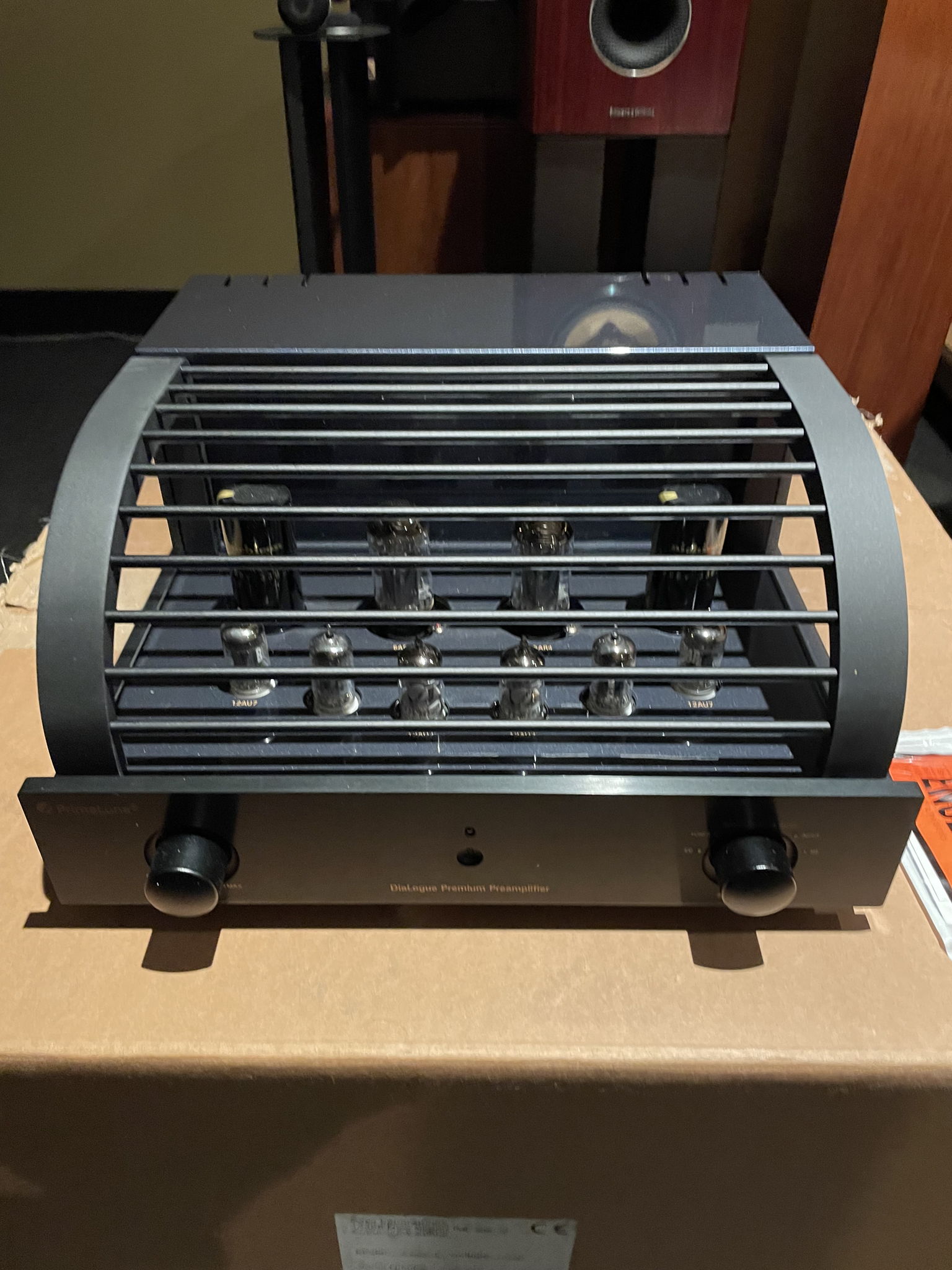 PrimaLuna Dialogue premium preamplifier