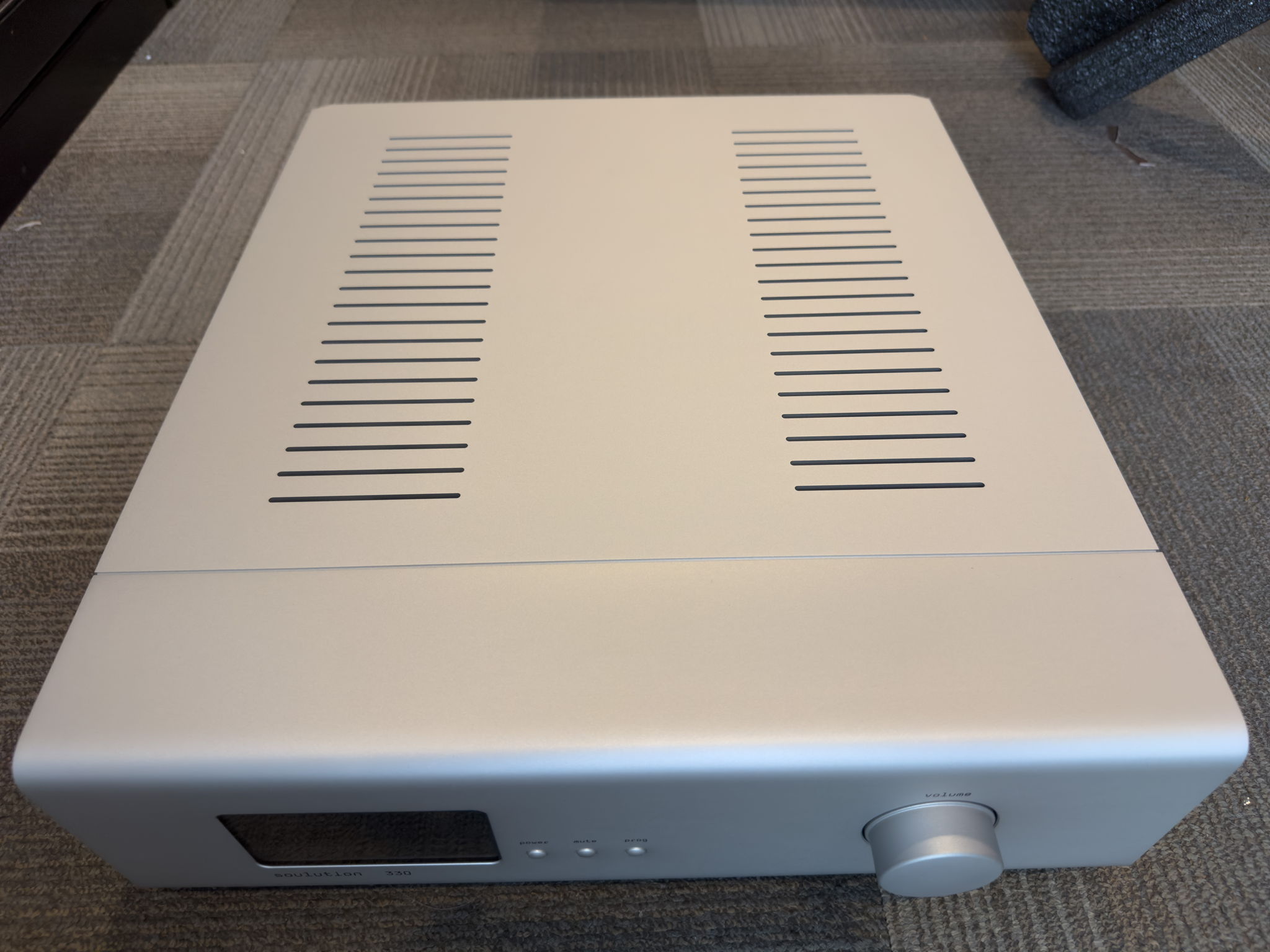 Soulution 330 Integrated Amplifier (MINT!) 2