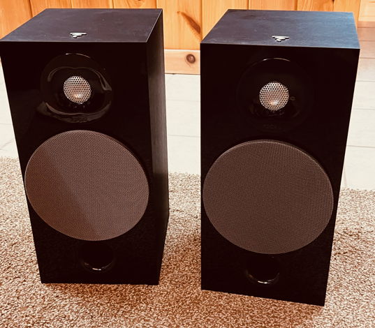 Focal Chora 806 standmount speakers (pair