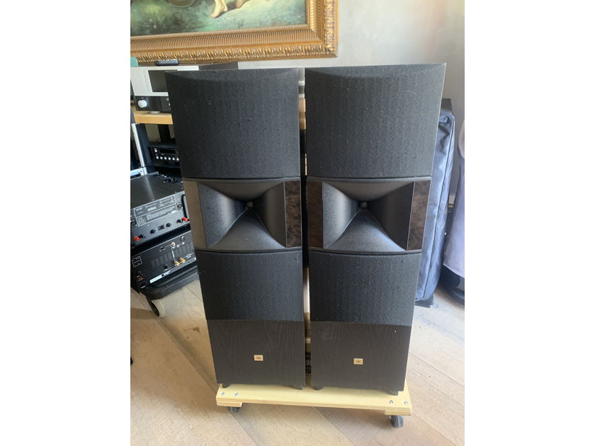 JBL SVA-1600 Floor standing speakers Black Priced to move!!!