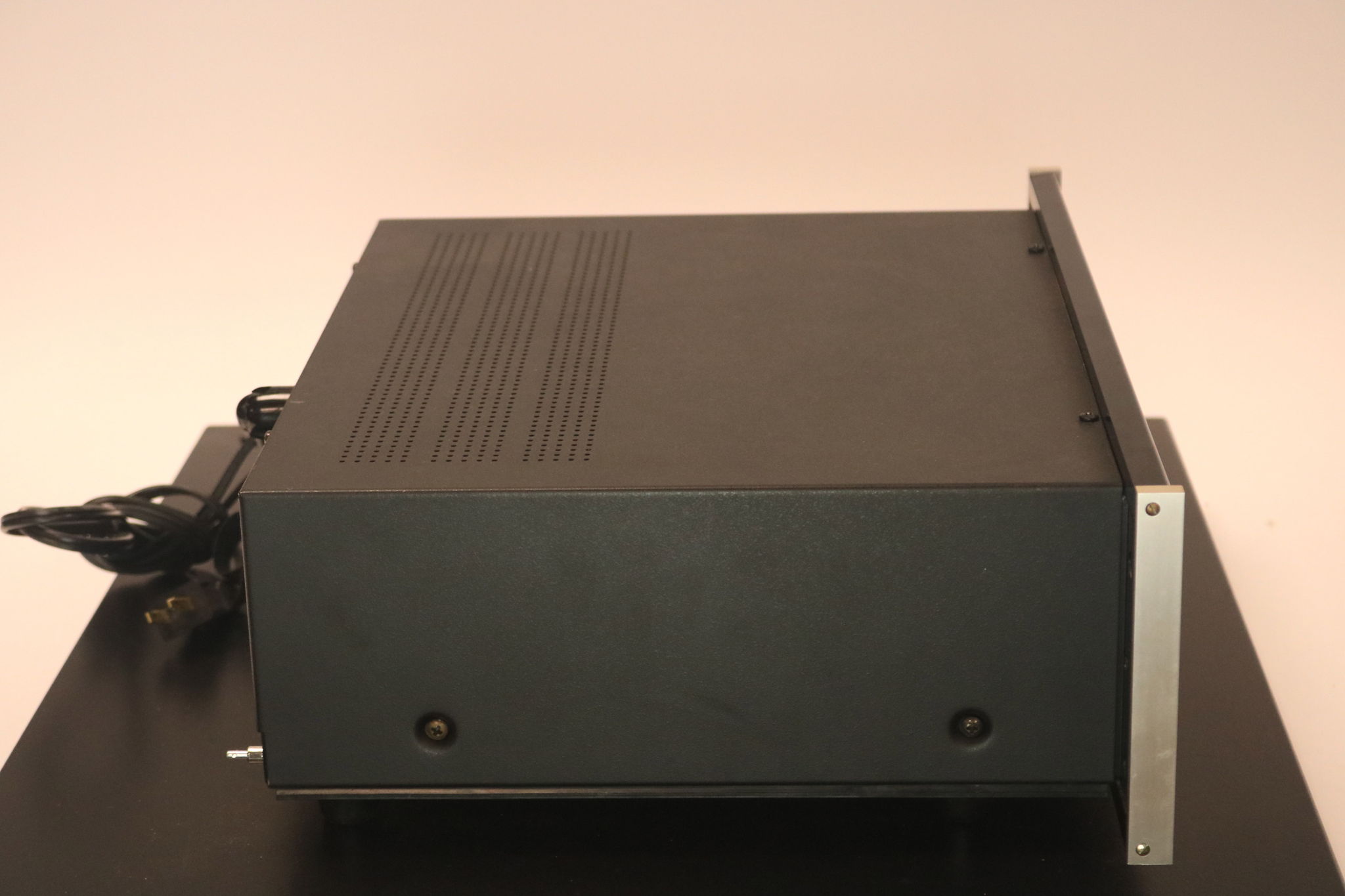 McIntosh MR7083 Solid-State AM/FM stereo tuner 6