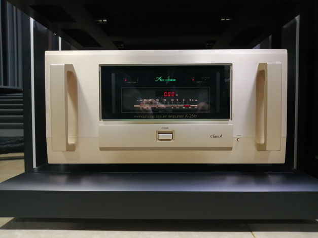 Accuphase A250 Class-A Mono Block Flagship Power Amplif...
