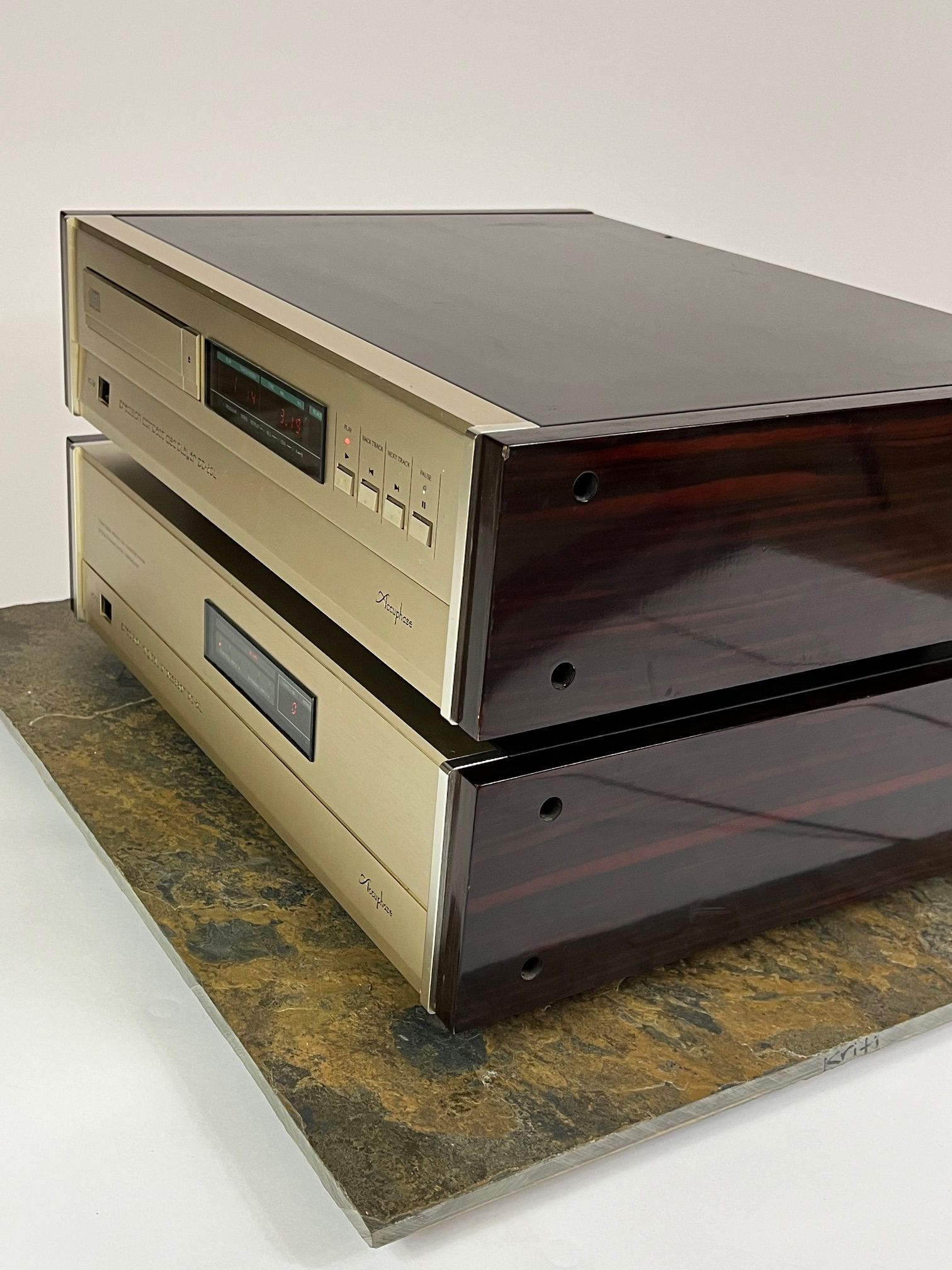 Accuphase DP-80L transport and DC-81L D/A converter