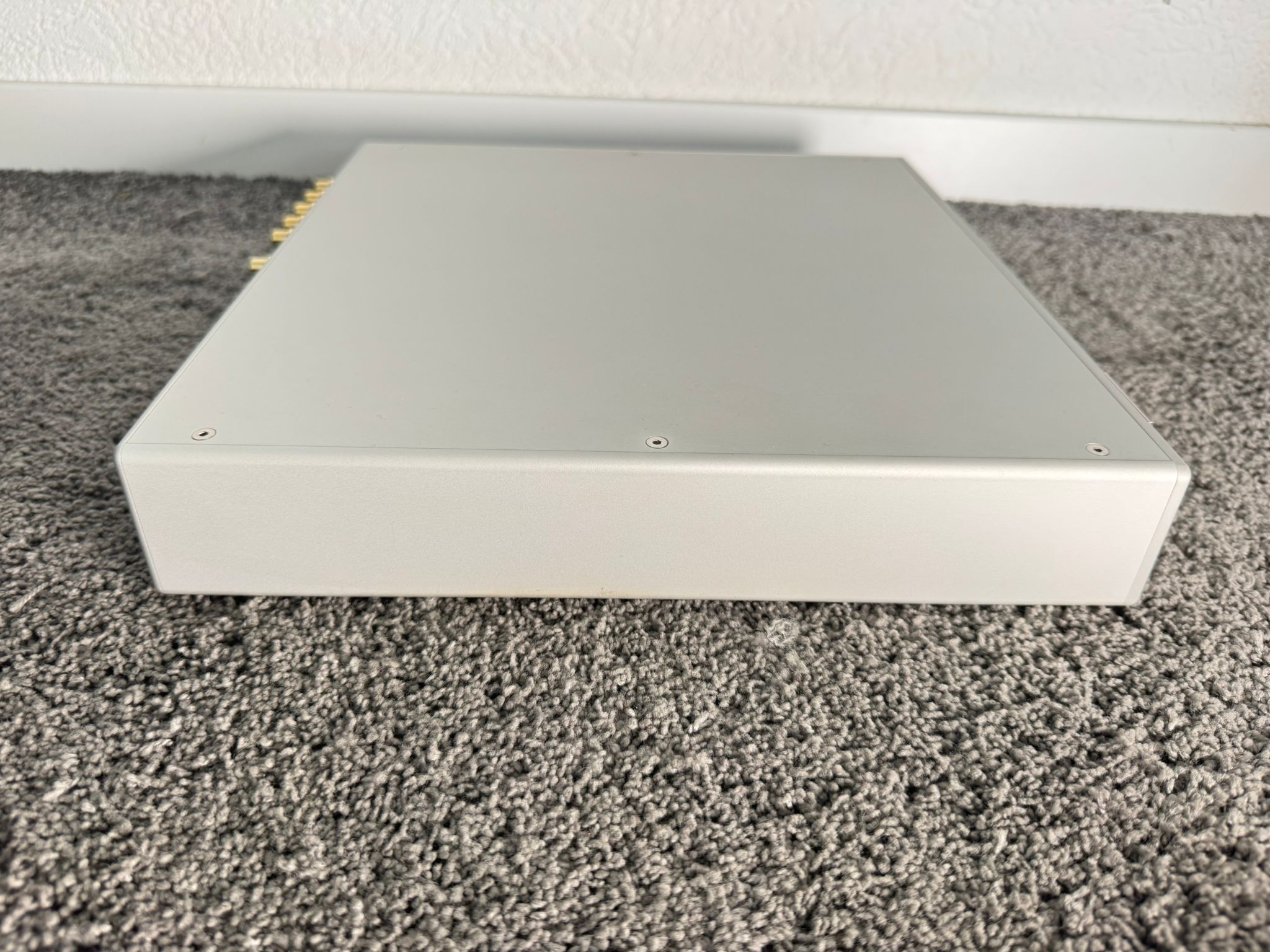 Goldmund Metis 2 pre amplifier in silver 9