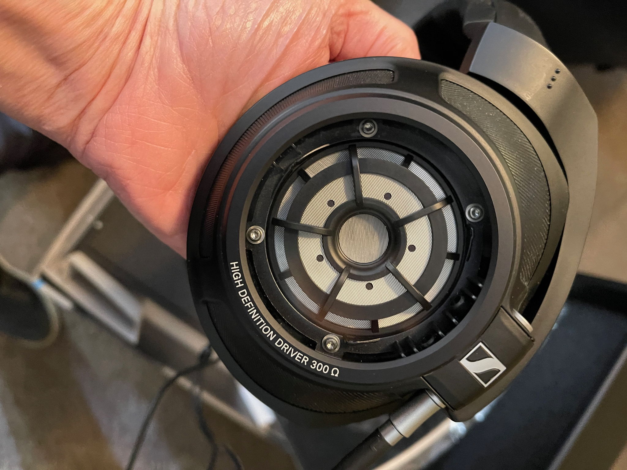 Sennheiser HD820 Closed Back Headphones 2