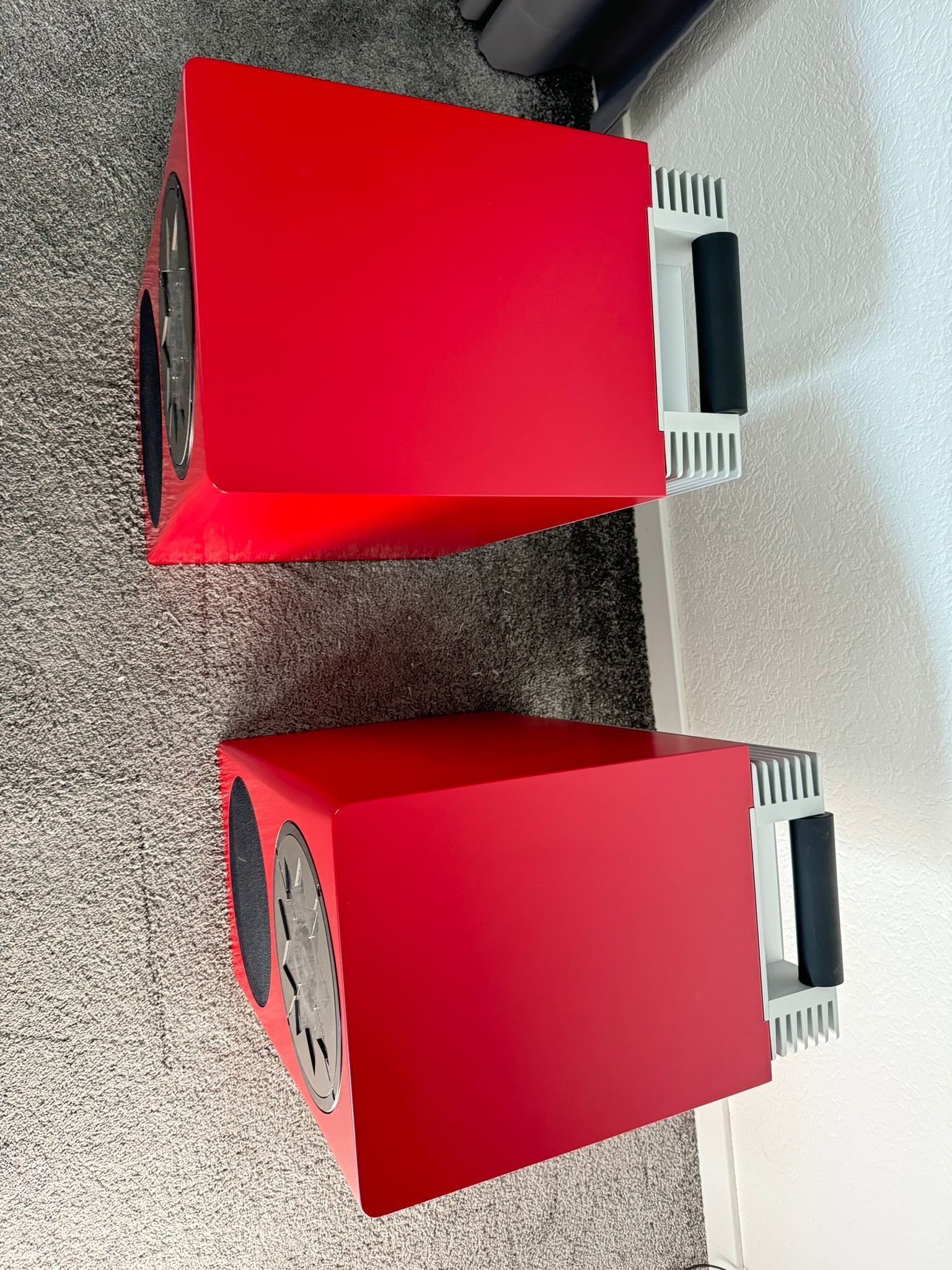 Manger GMBH MSMc1 speakers with stands in red 3