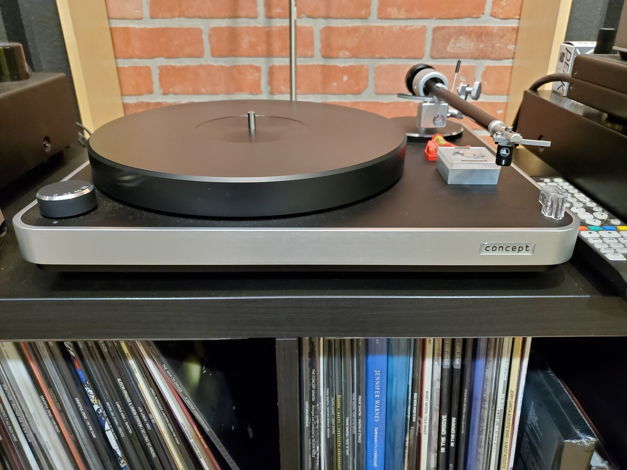 Clearaudio Concept Turntable with Satisfy Tonearm  and ...