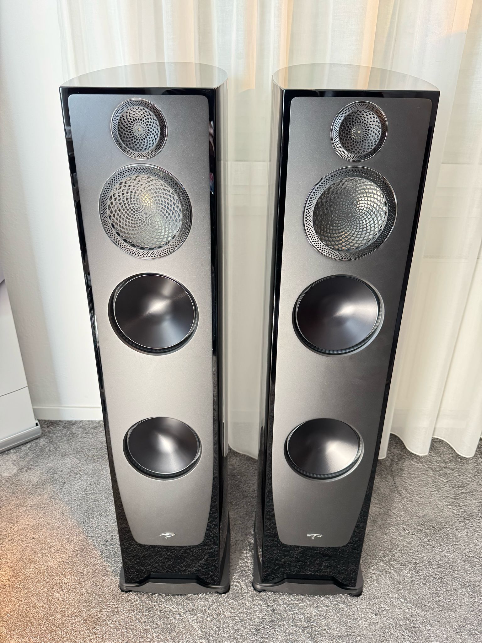 Paradigm Persona 7F speakers in black gloss 2