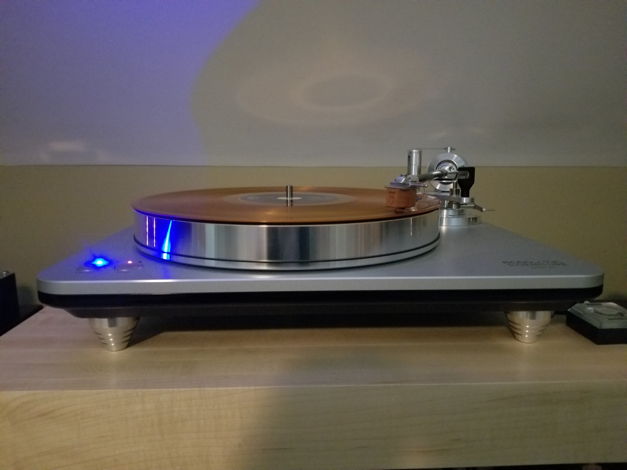 Acoustic Signature WOW-XL w/ TA-1000 tonearm and AC-1 p...