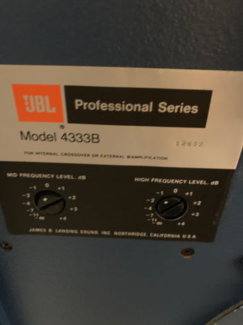 JBL 4333B professional series