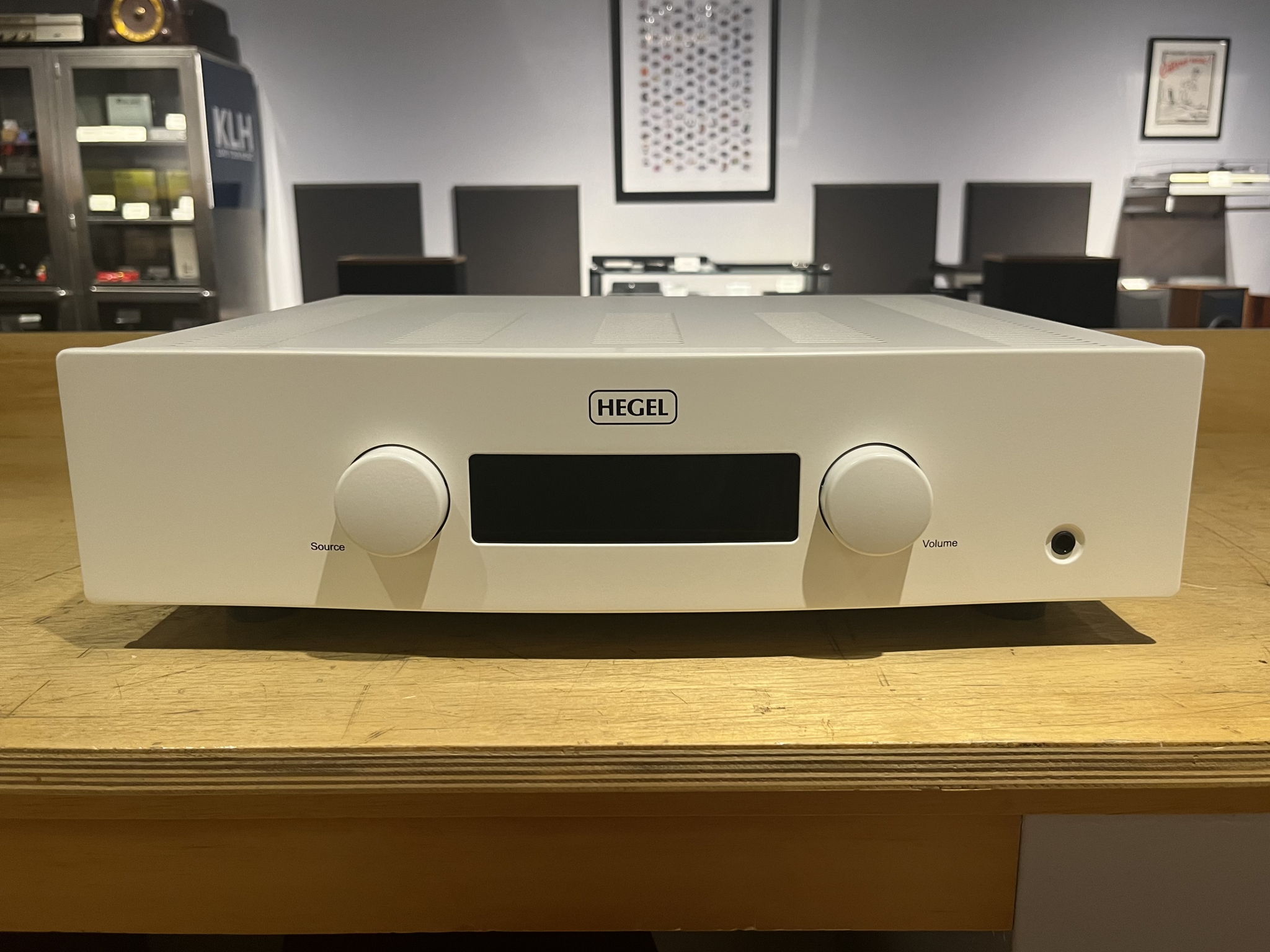 Hegel H190 Integrated Amplifier w/ Box, Manual & Remote... 2