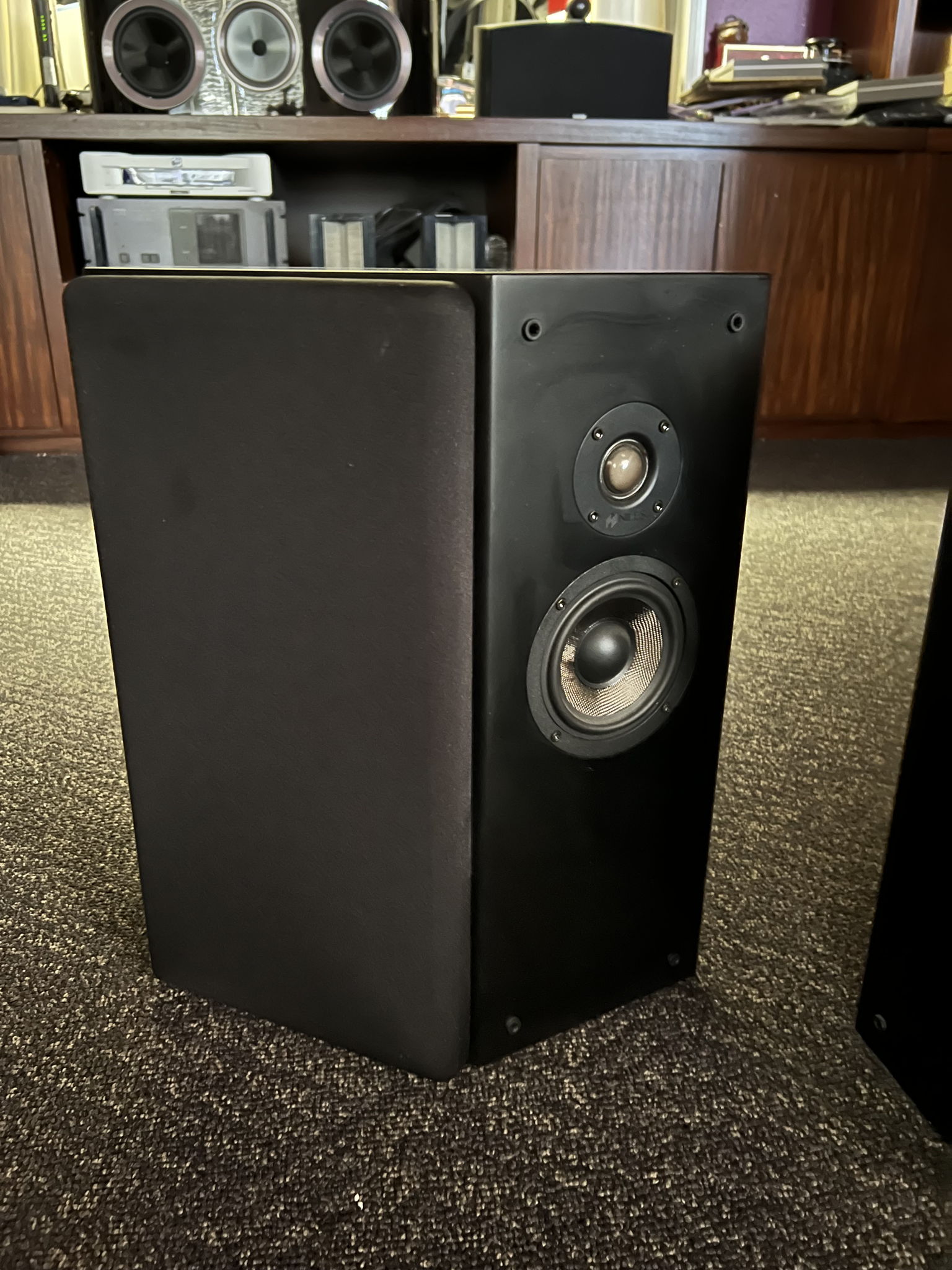 Niles Audio Pro870FX Reference on wall Surround Speakers: 4