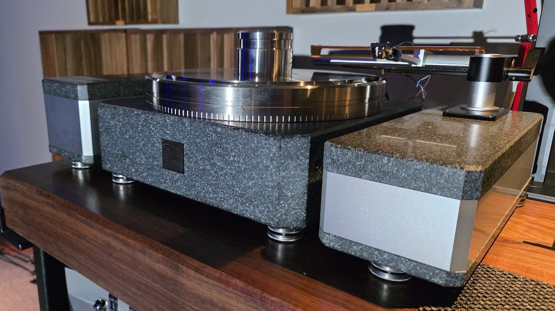 CS Port LFT1M2 System with Linear Air Bearing tonearm 3