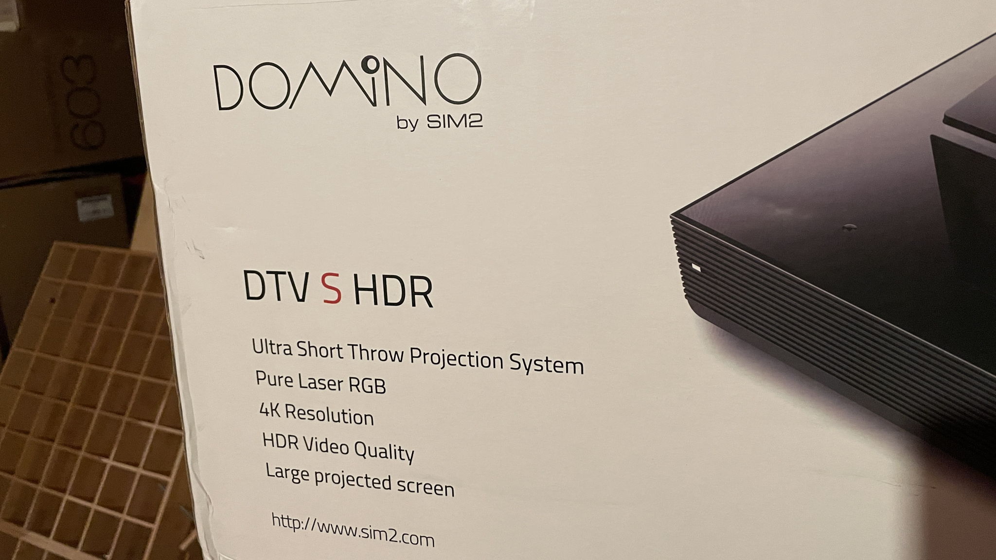 SIM2 DTV S HDR, Ultra Short Throw Projector 5