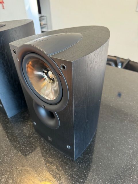 Kef iQ1 Bookshelves 9/10 Beauties!  $285 New! 3