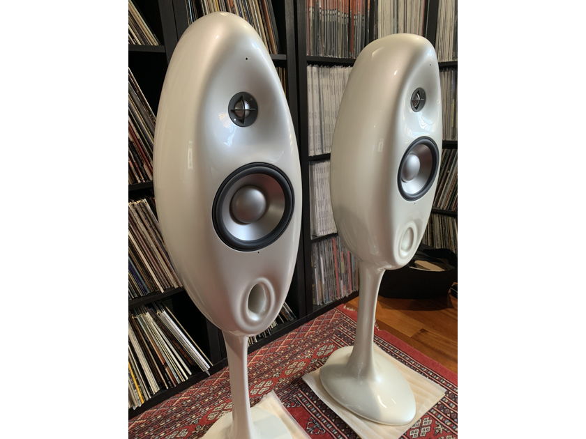 Vivid Audio V-1.5 Pearl White, 4 yrs old. Local pickup only.