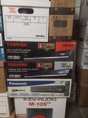Toshiba HD Player, Books & Remote & 30 Top Hit HD Movies - cds