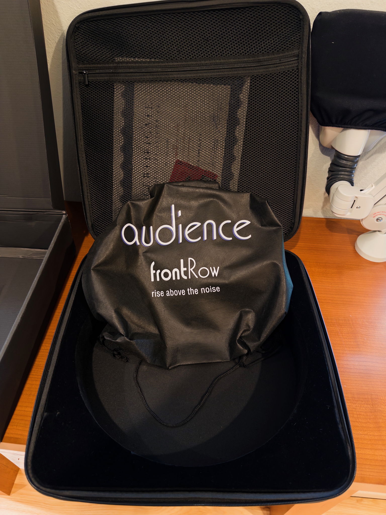 Audience FrontRow MP Power Cable--30 inches 5