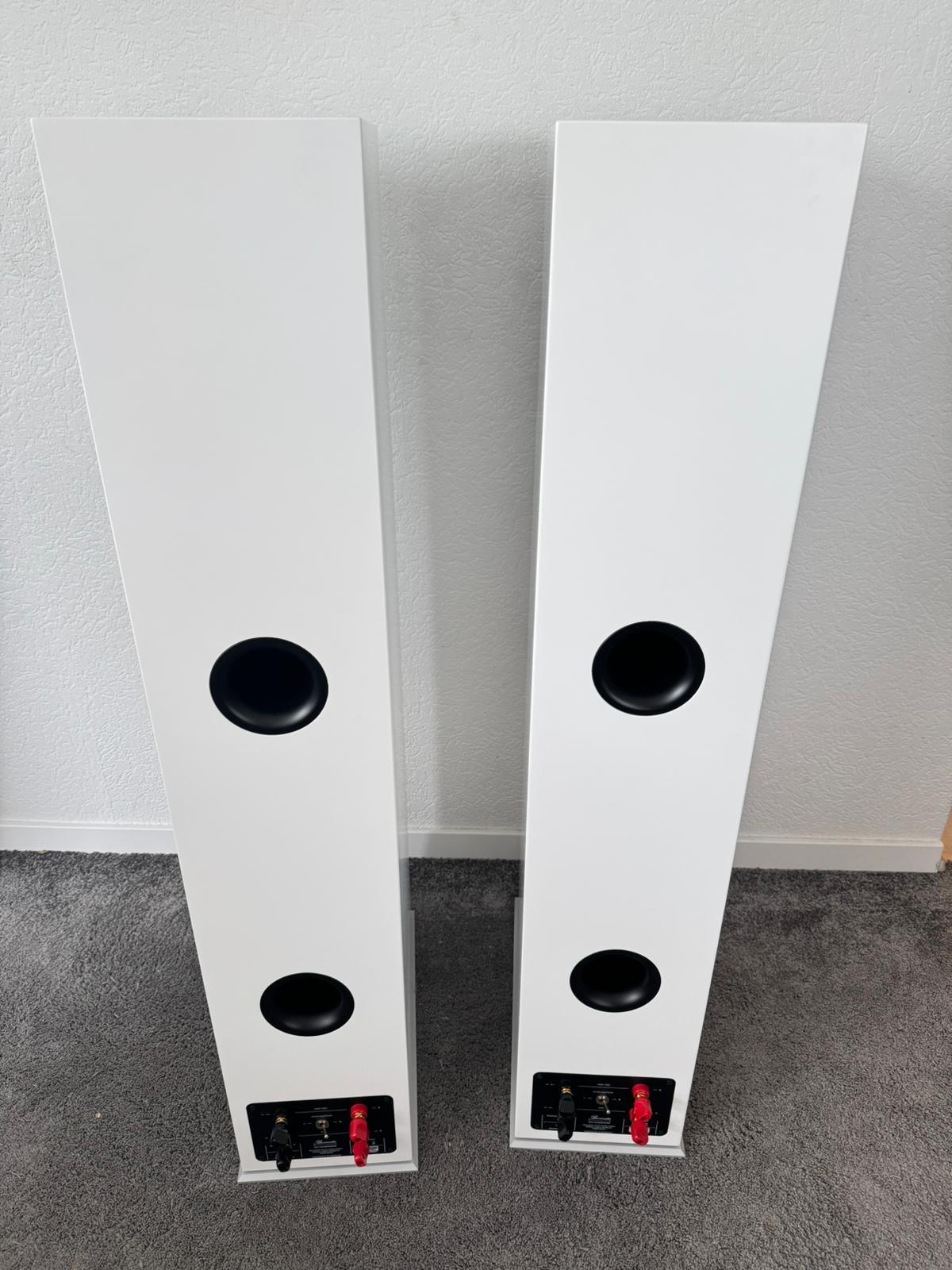 Burmester B28 speakers in white from 2025 11