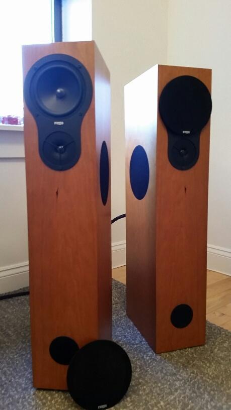 Rega RX3 2 and halfway speaker, in natural cherry