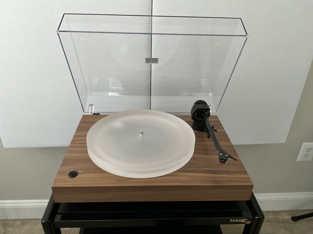 Pro-Ject X2 Turntable with Sumiko Moonstone cartridge