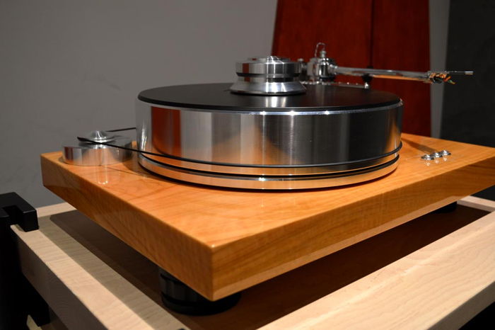 Pro-Ject SIGNATURE 10 Turntable in High Gloss Olivewood