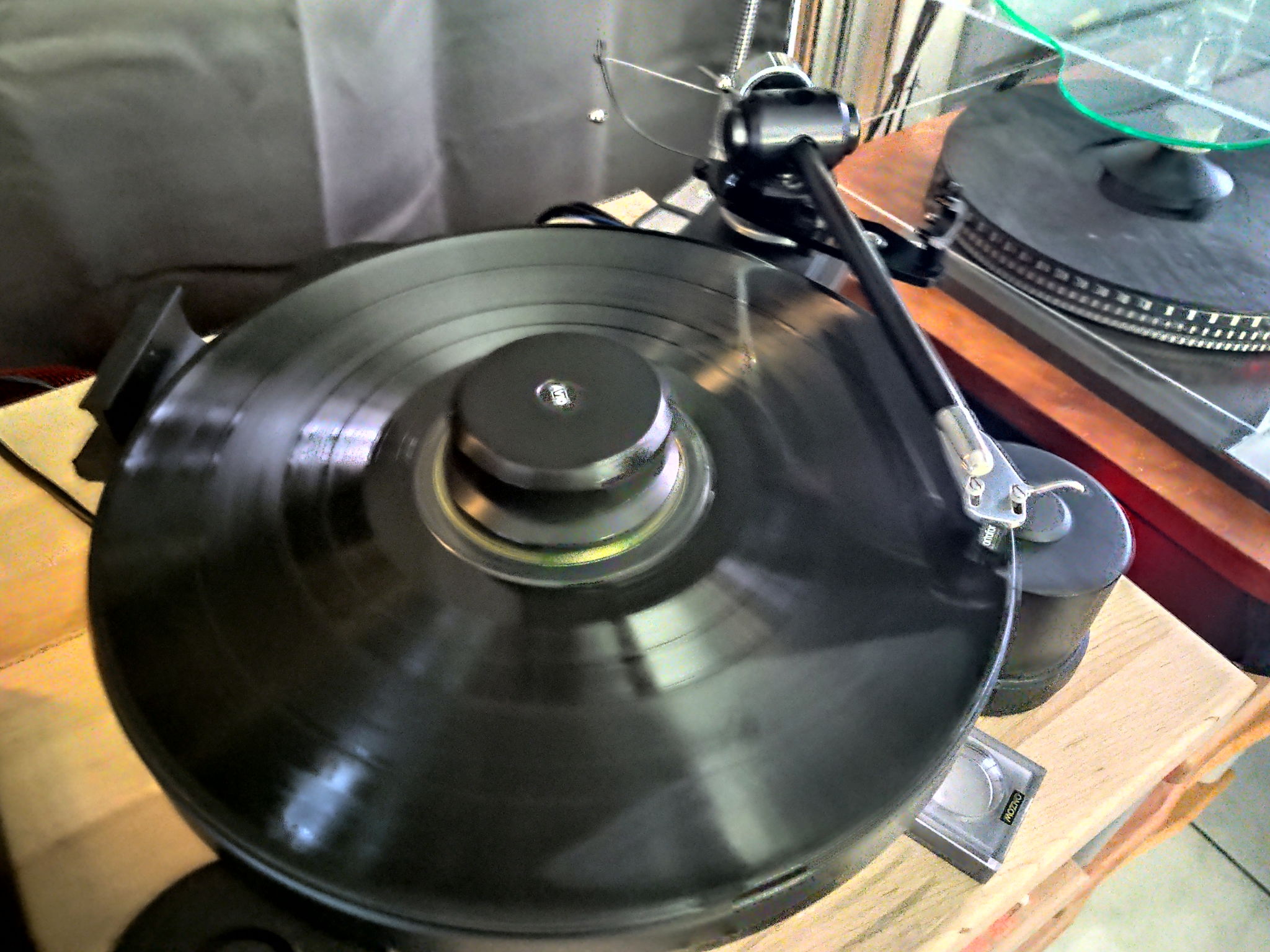 New Origin Live Encounter tonearm in action.