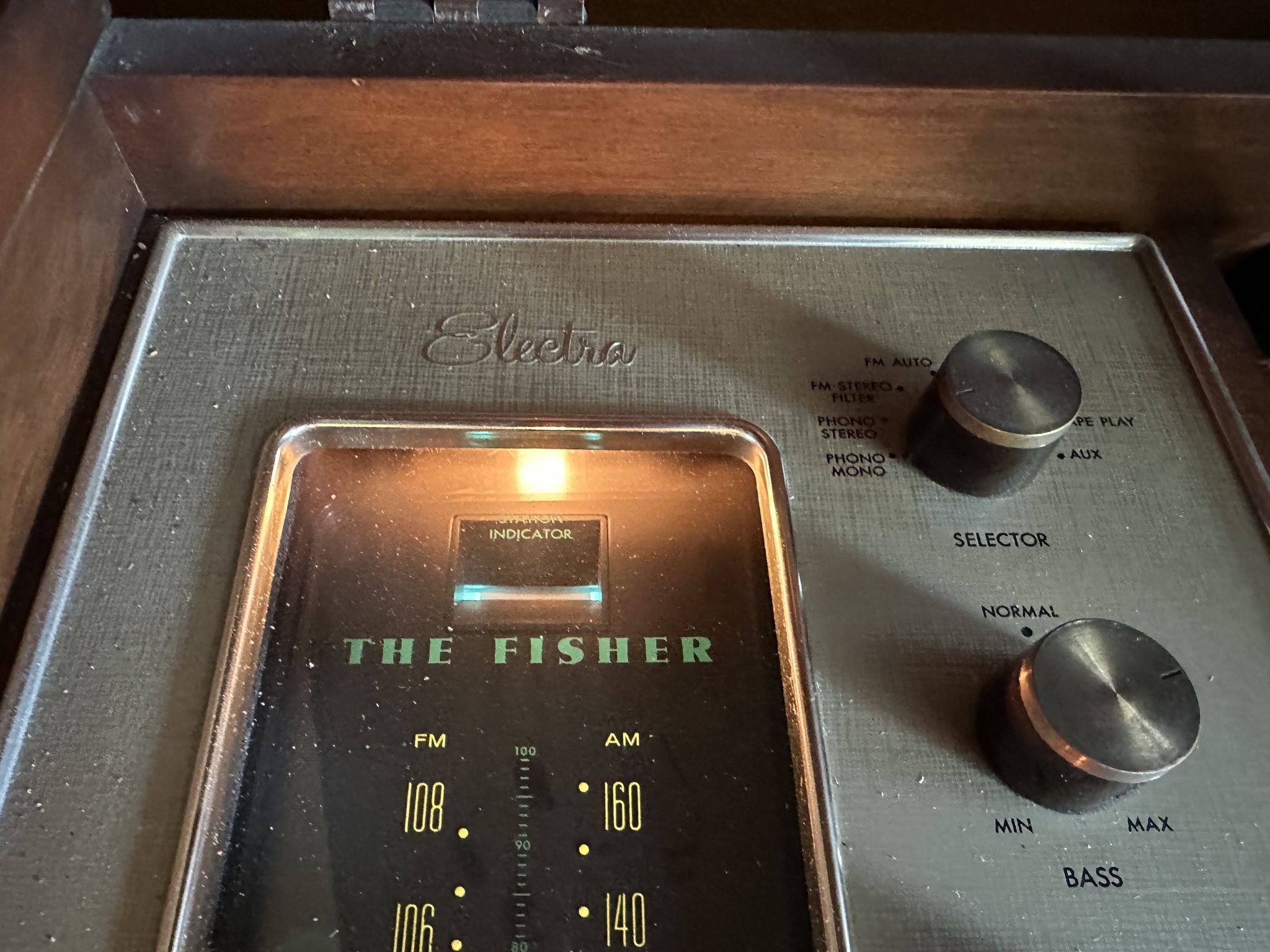The Fisher Electra VIII console in working condition wi... 10