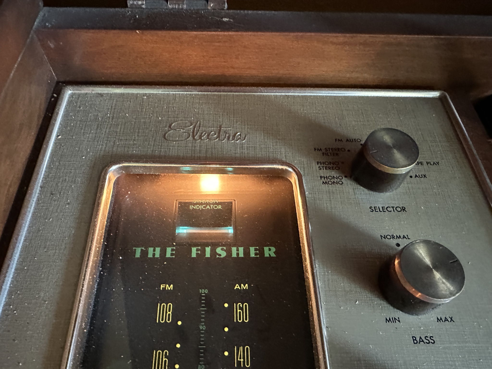 The Fisher Electra VIII console in semi-working conditi... 10