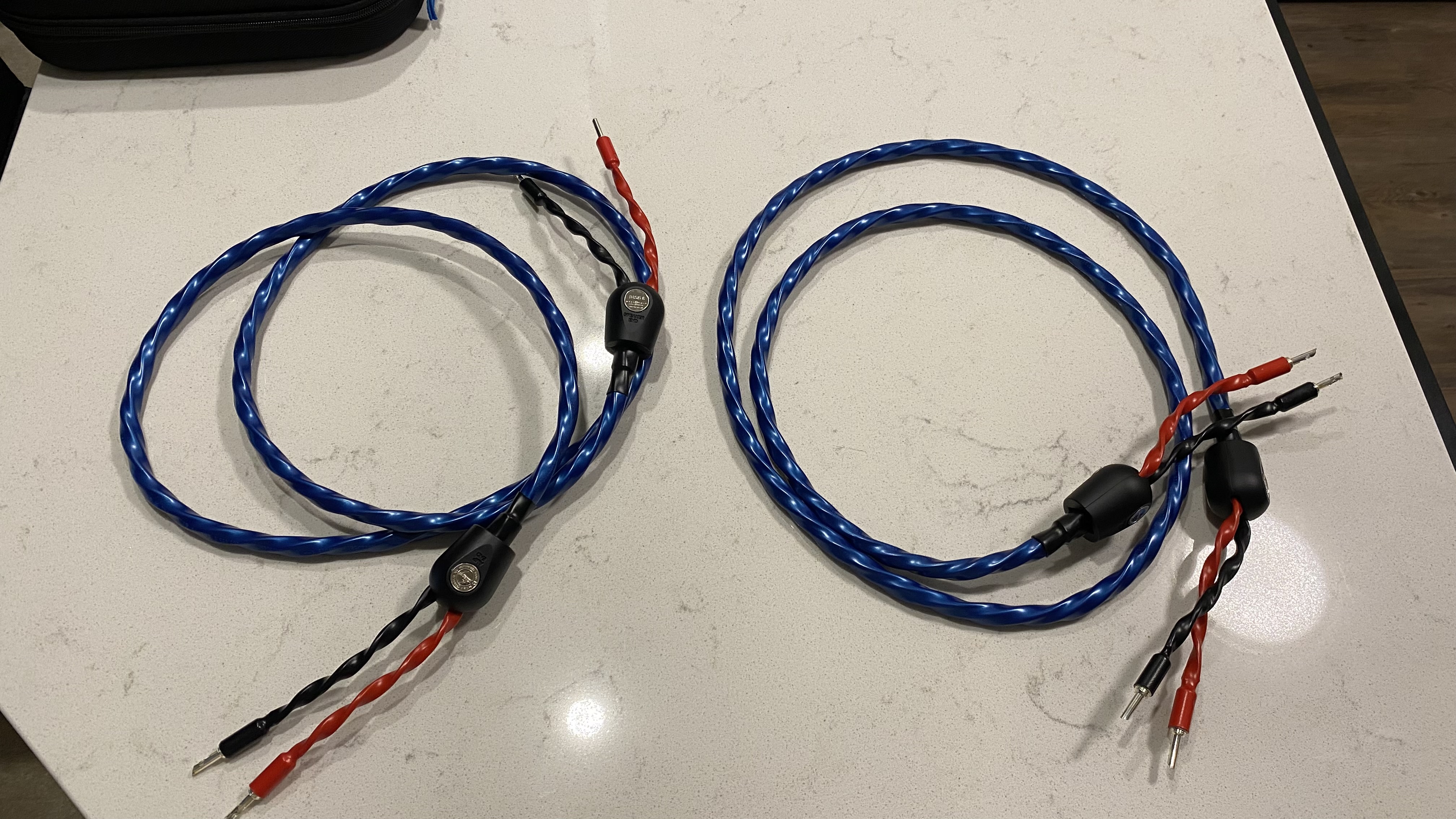 WIREWORLD Oasis Speaker Cable Pair/Bi-Wired/Banana to Banana Meters 