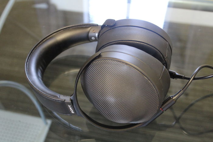Sony MDR-Z1R Headphones. Almost New. NICE