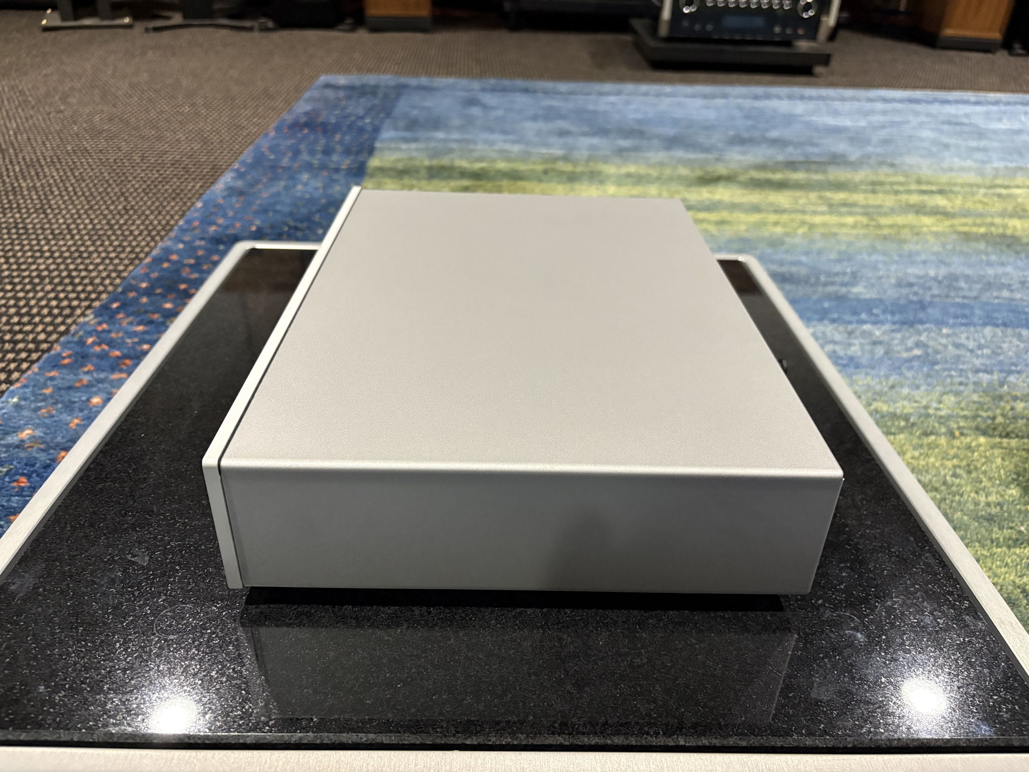 Luxman E-250 Phono Stage Amplifier in Silver 5