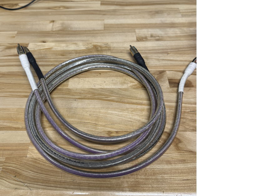 Analysis Plus Silver Oval RCA Interconnects – 2 Meters (Pair)