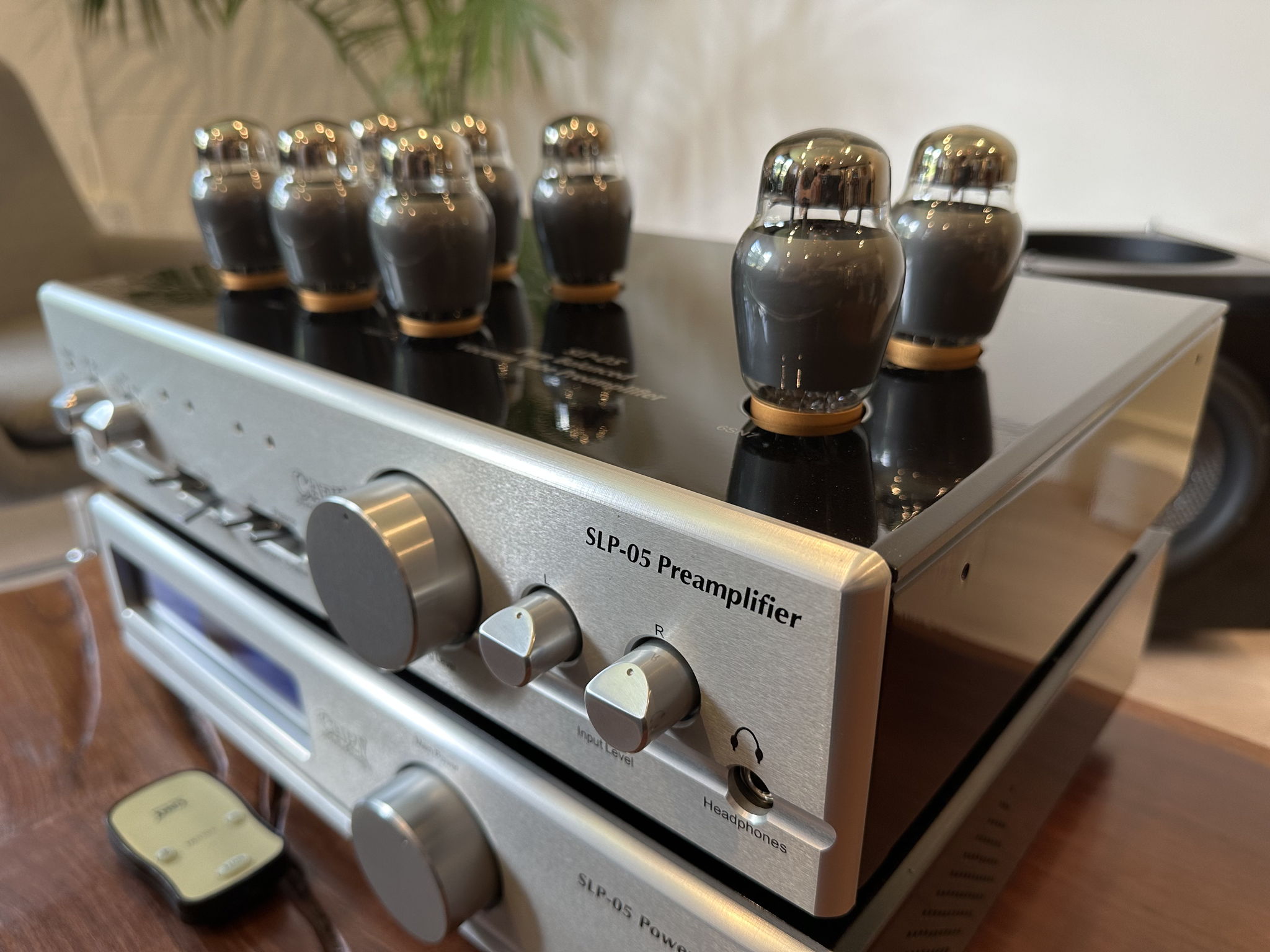 Cary Audio SLP-05 Vacuum Tube Preamplifier with New Mat... 16