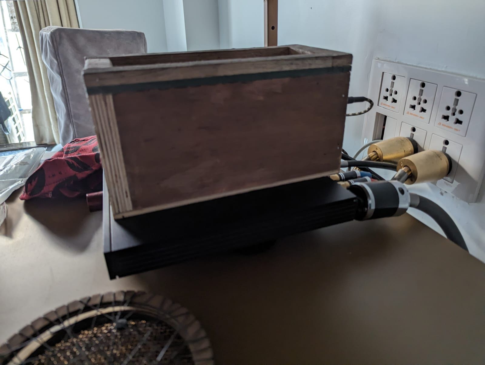 Integrated Amp + Grounding Box