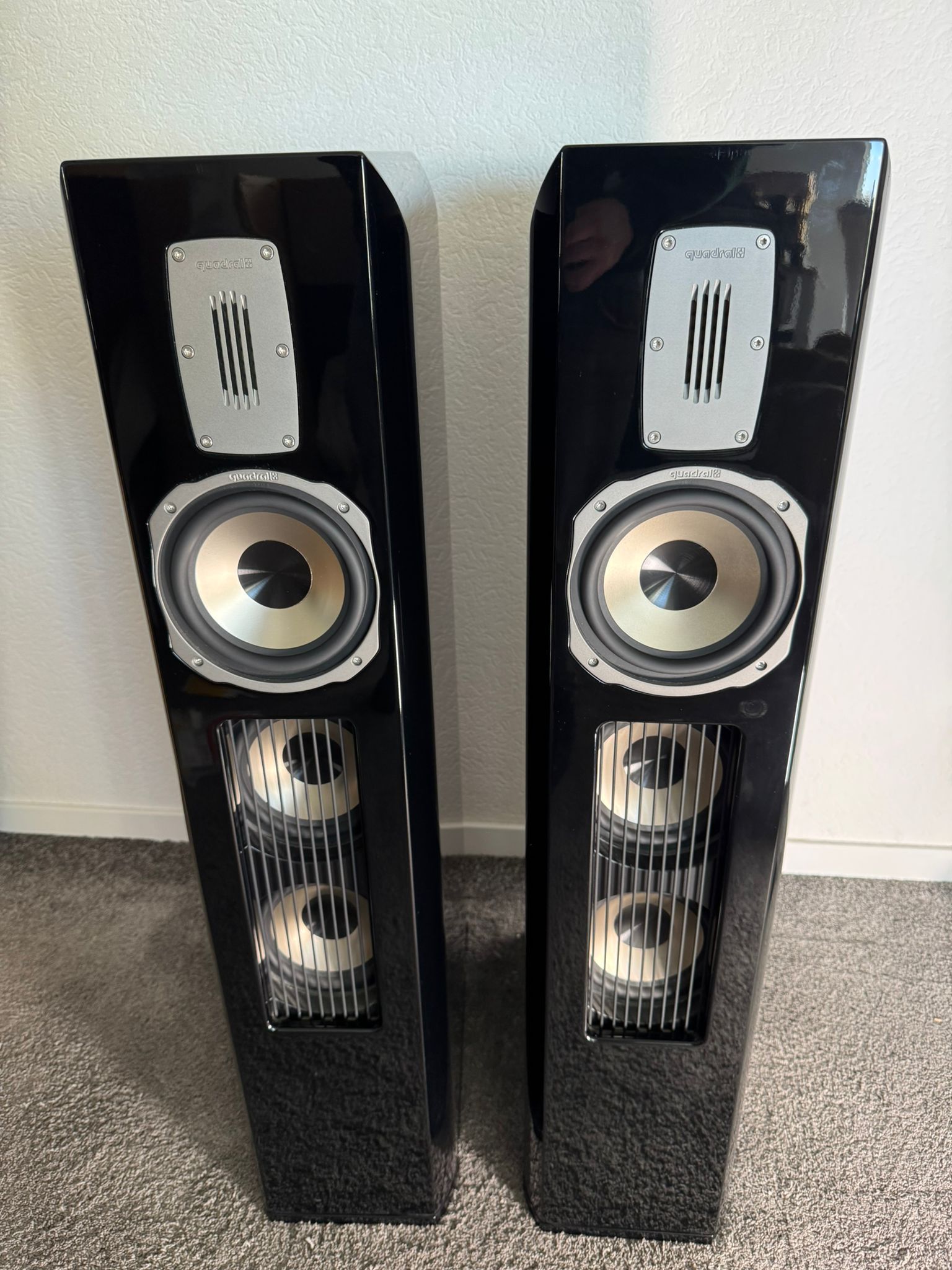 Quadral Aurum Orkan active speakers in black