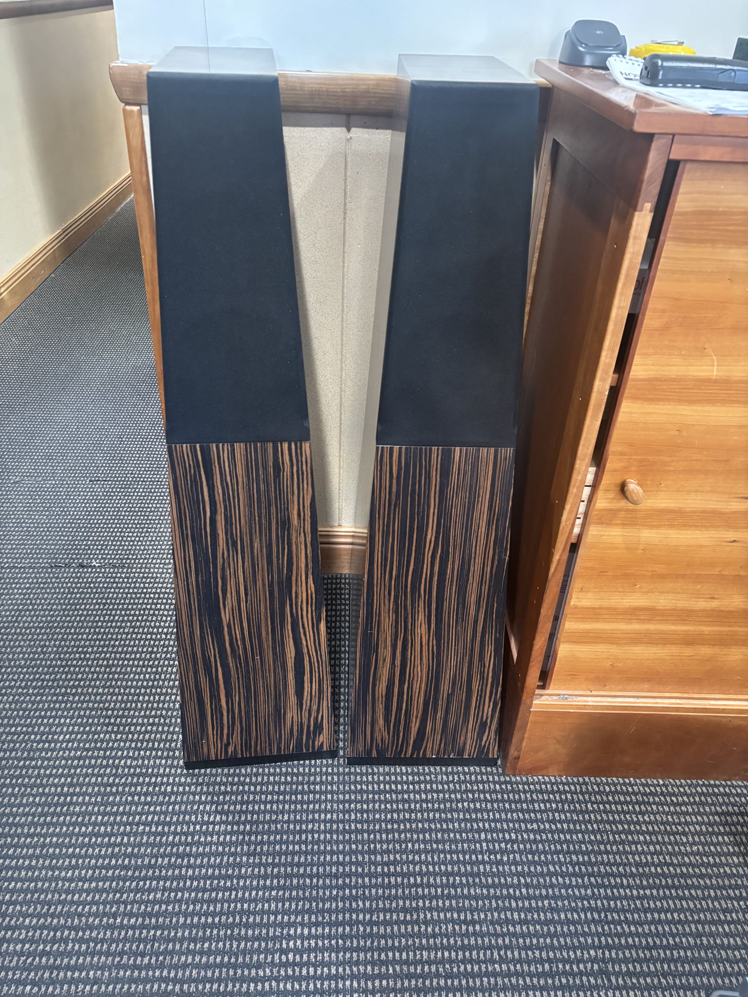 Vandersteen Quatro Wood Loudspeaker pair  in Faux Ebony
