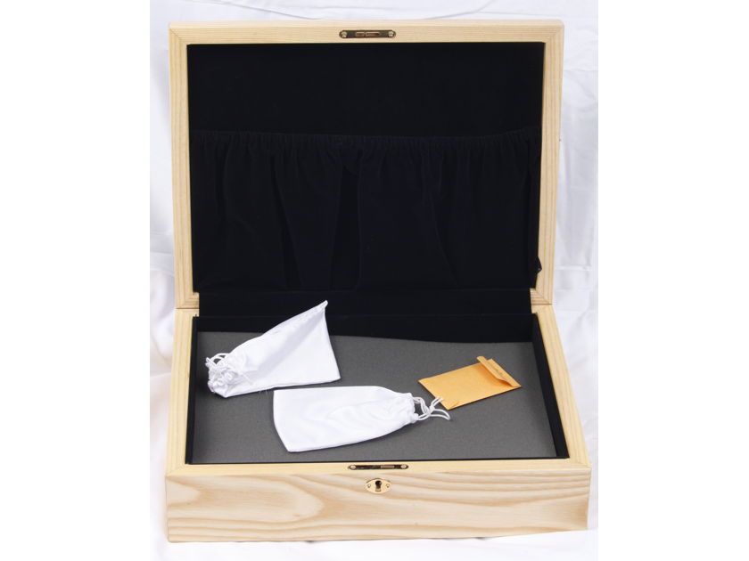 Nordost Odin Wooden Box With keys and Cable End Covers