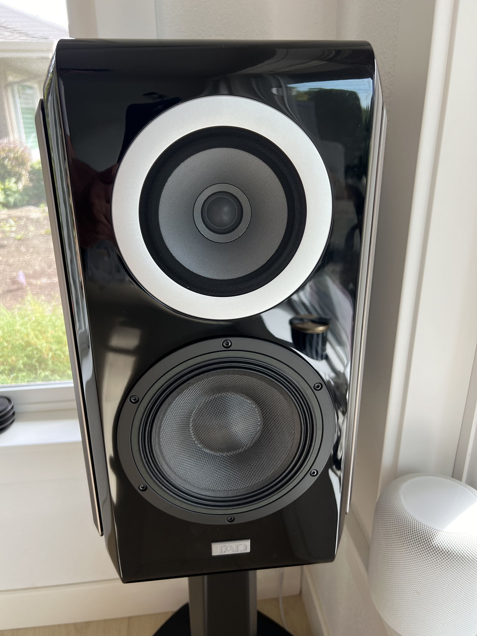 TAD CE1TX-K Gloss Black (with stands) 5