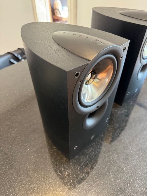 Kef iQ1 Bookshelves 9/10 Beauties!  $285 New! 7