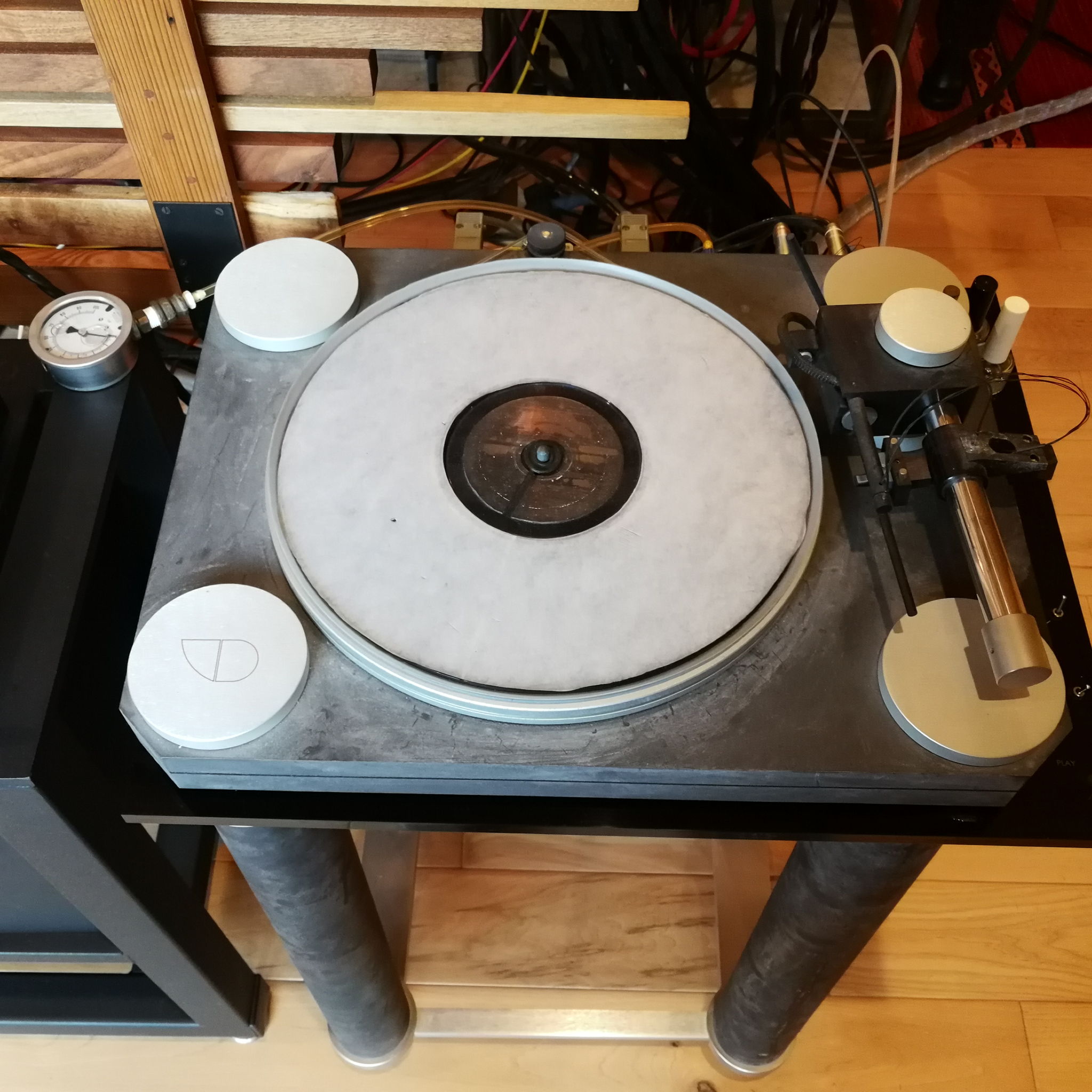 Versa Dynamics 1.3 with Benz-Micro LP mono cartridge. John Bicht has been wonderful about supporting the Versa, decades out of production but still arguably the best turntable in the known universe.