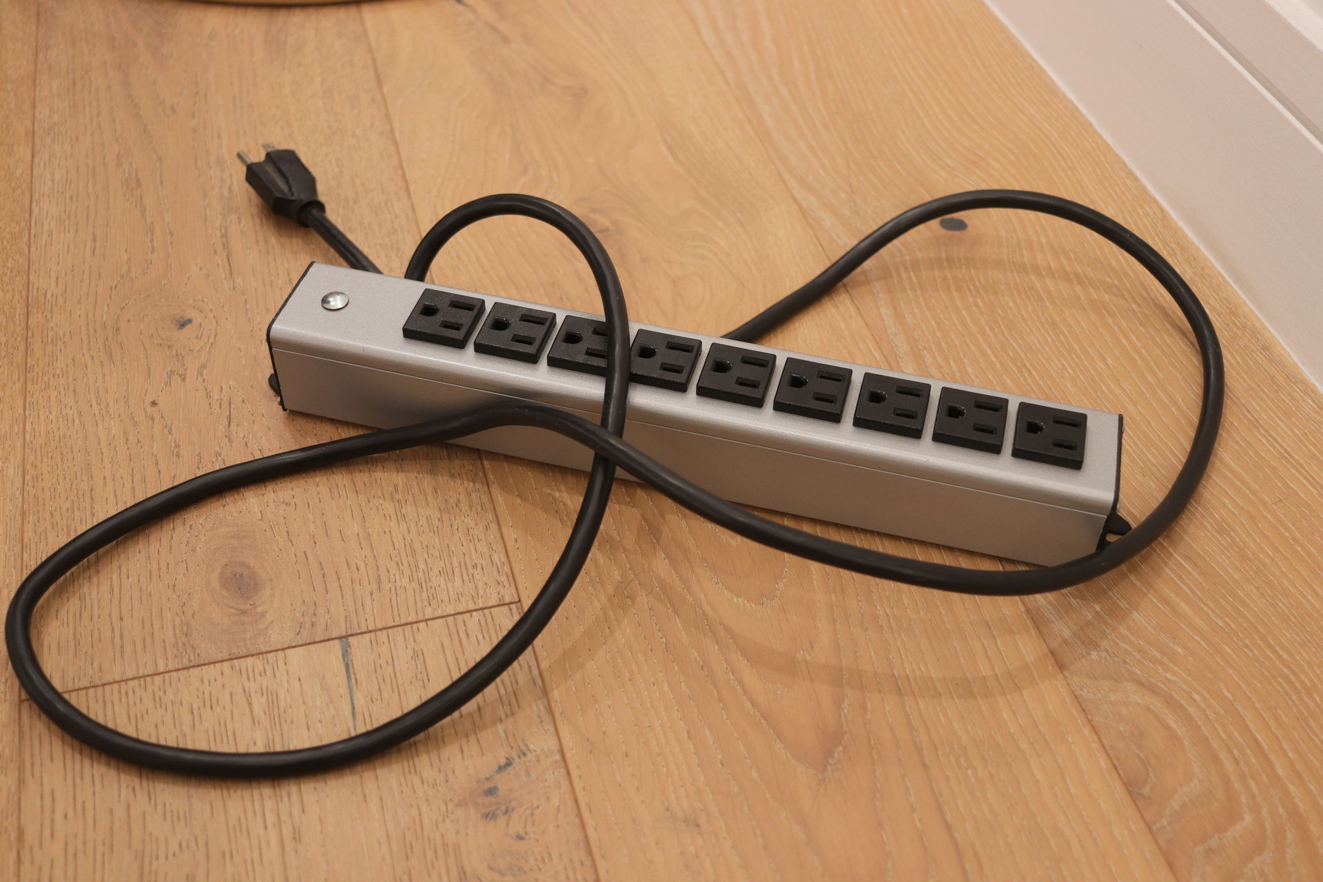 Wiremold & Legrand L10320 power strips 7